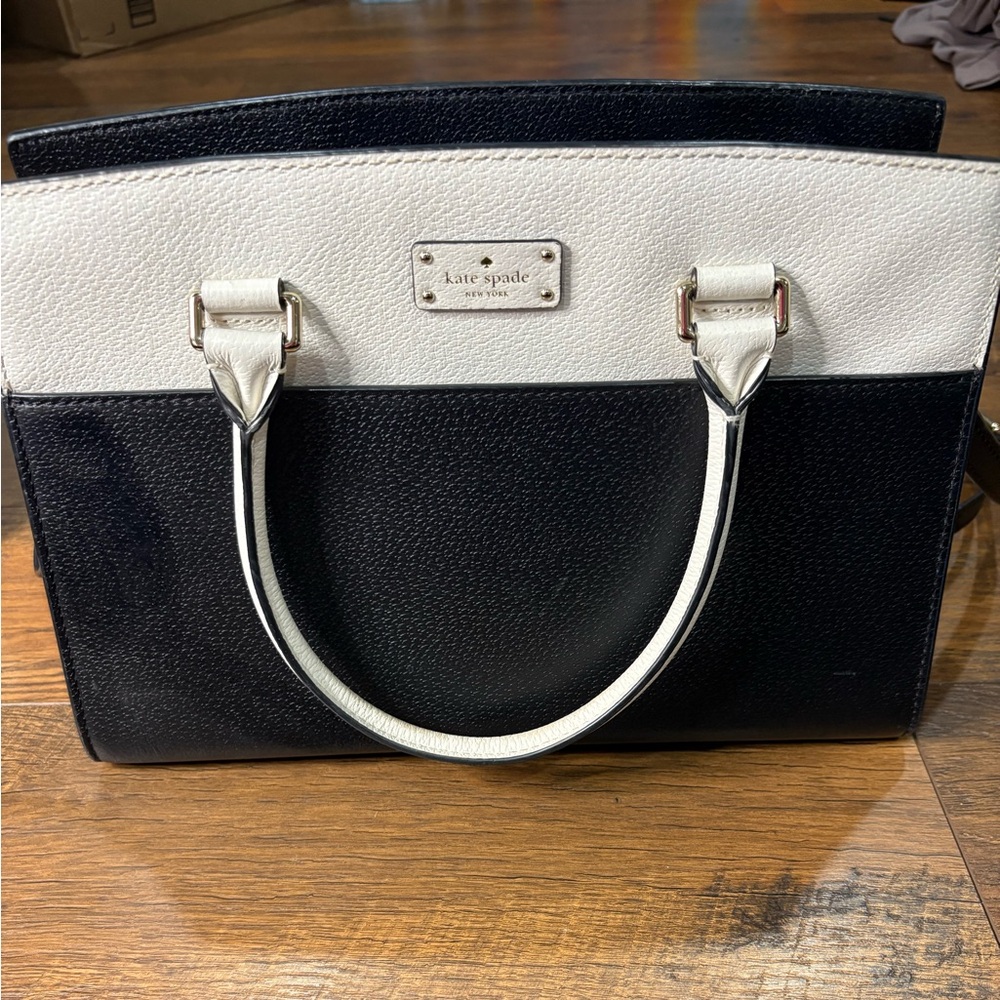 Kate Spade Caley grove street pebbles leather Black White Satchel
